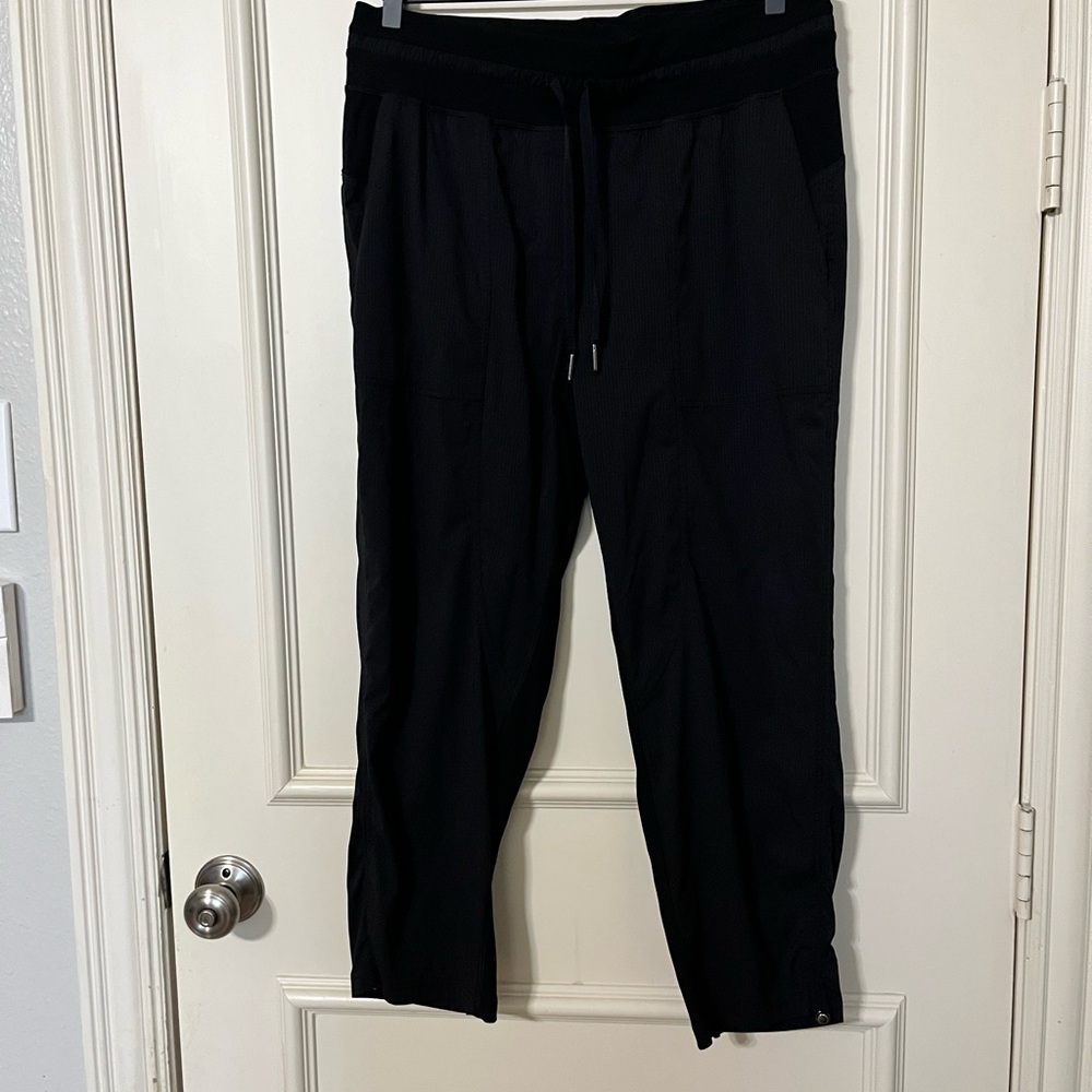 Lululemon Dance Studio Mid-Rise Crop Pants in Black Size 10 - Picture 6 of 7